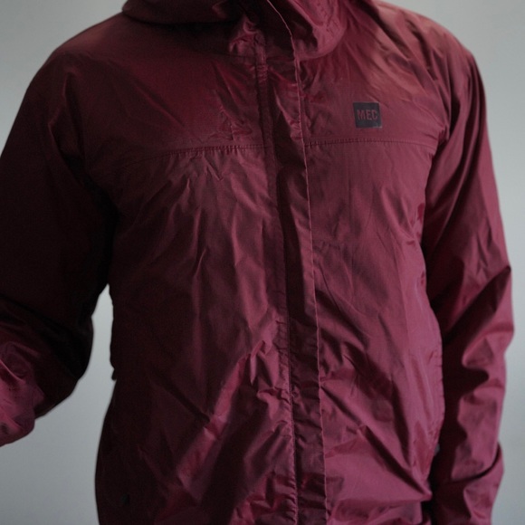 Men’s MEC Aquanator maroon raincoat - Picture 4 of 7